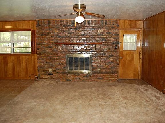 4th image of 1301 Red Oak St