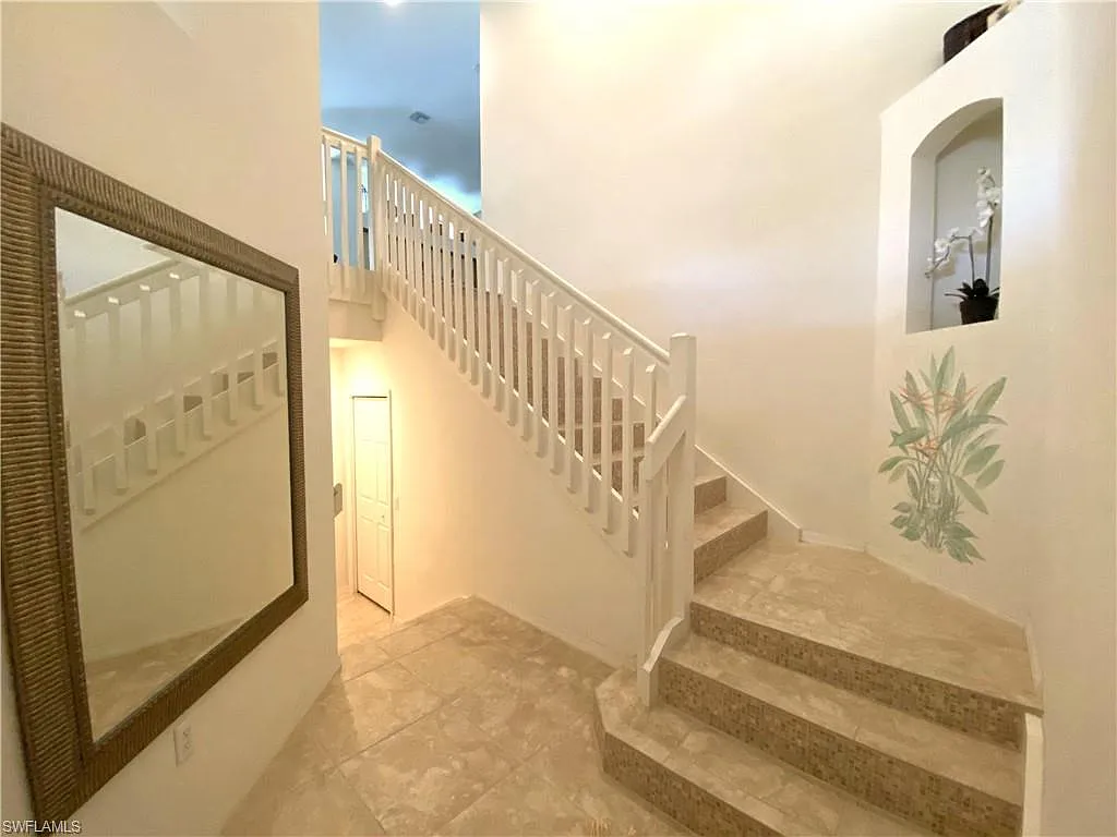 3 bed, 2.0 bath, 2182 sqft, $8,400 — Photo 2