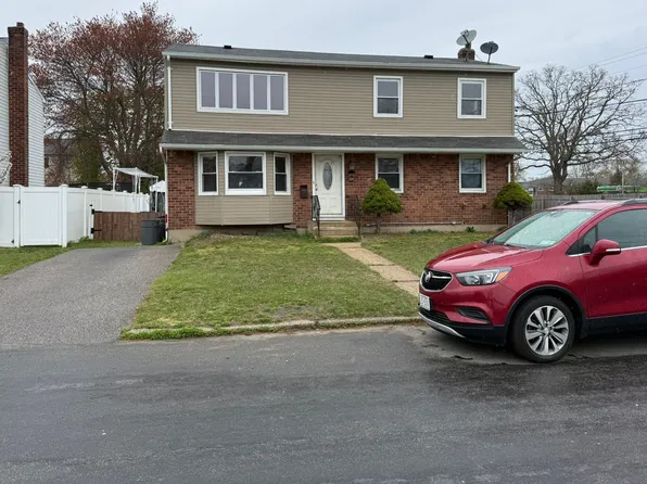 (undisclosed Address), Lindenhurst, NY 11757