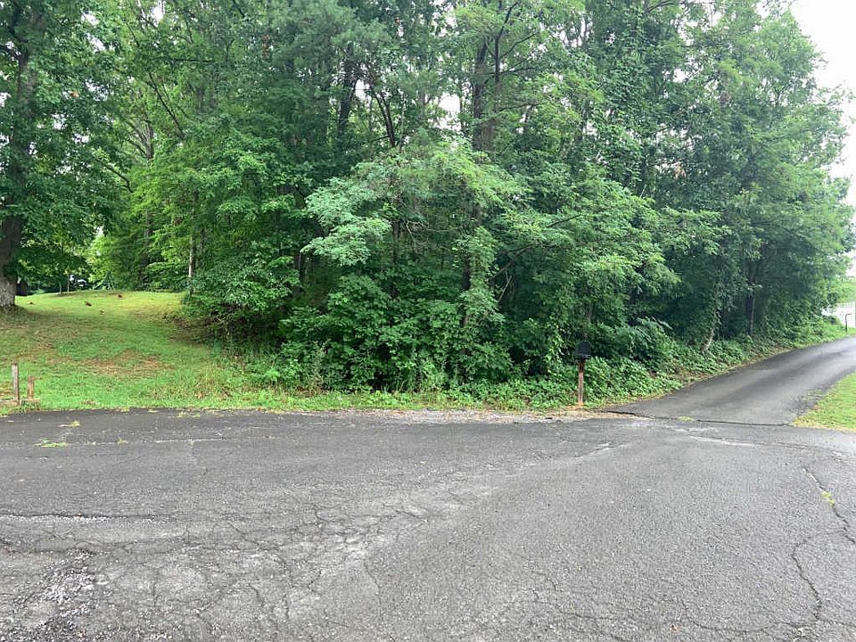 1st image of Woodland Dr