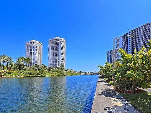 4th image of 3731 N Country Club Dr APT 929