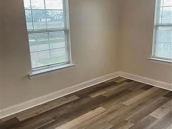 5th image of 5326 Warrington Dr #1