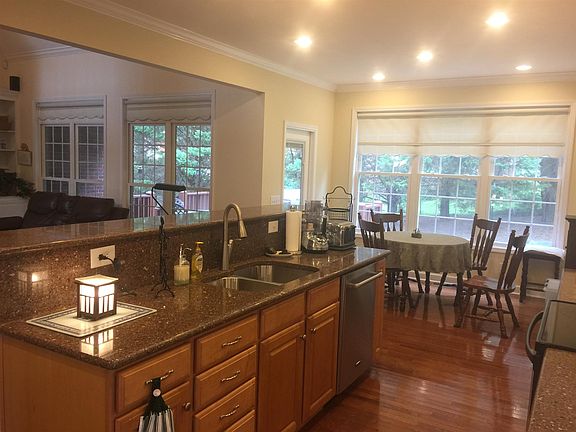 2nd image of 1227 Buckingham Pl