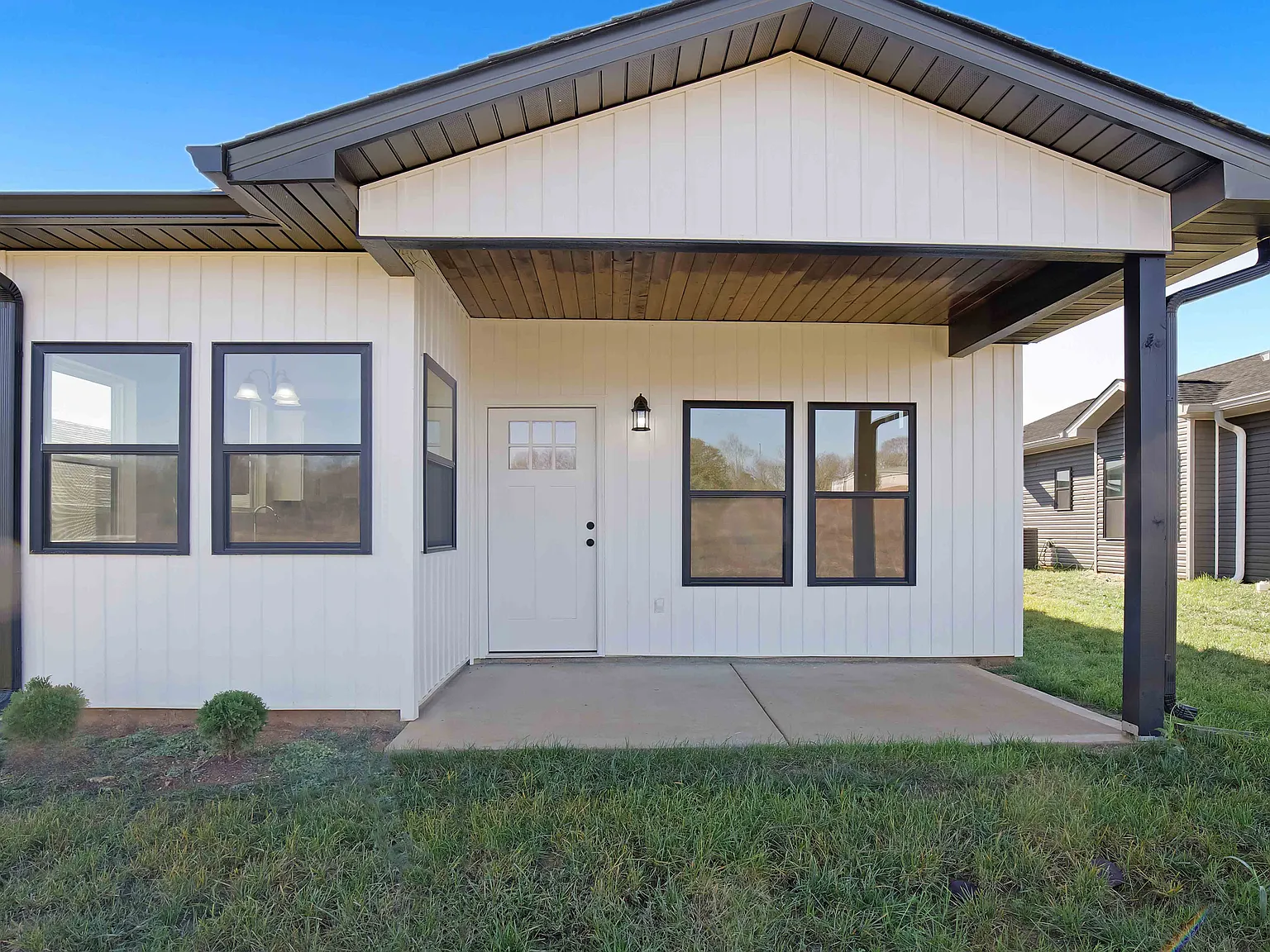2 bed, 1100 sqft, $1,800 — Photo 2