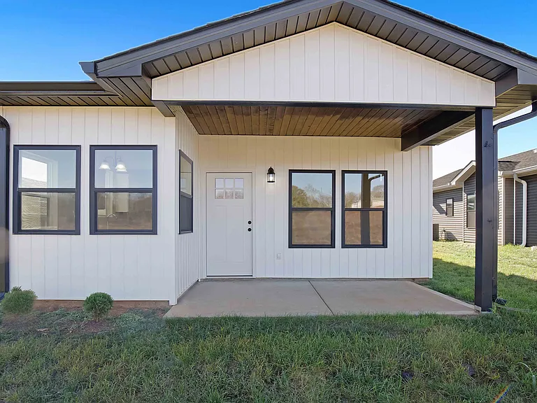 1022 Wentford Ave — Photo 2