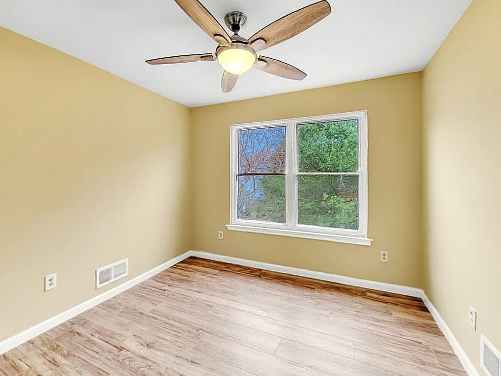 3 bed, 1444 sqft, $3,550 — Photo 3
