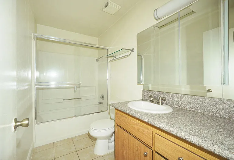 3581 - 3585 N. Parkway Drive — Photo 9