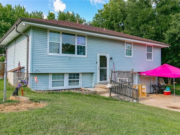 104 E 14th St, Holden, MO 64040