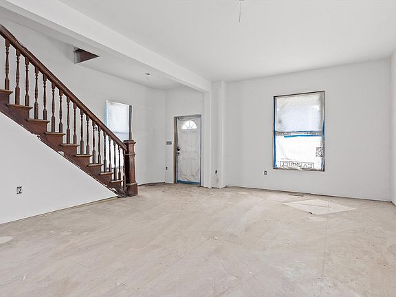 3rd image of 809 Fairview Ave