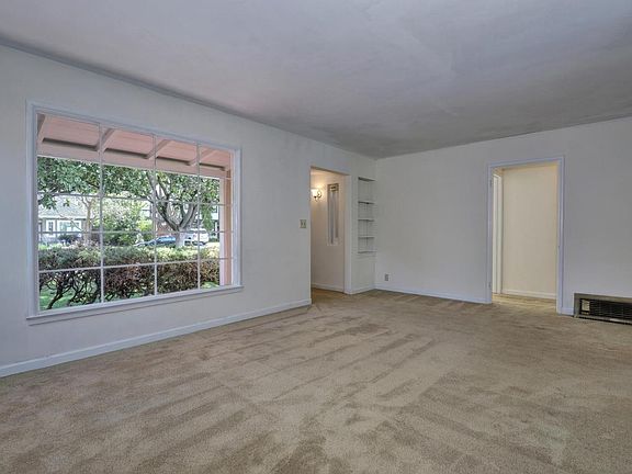 4th image of 810 College Ave