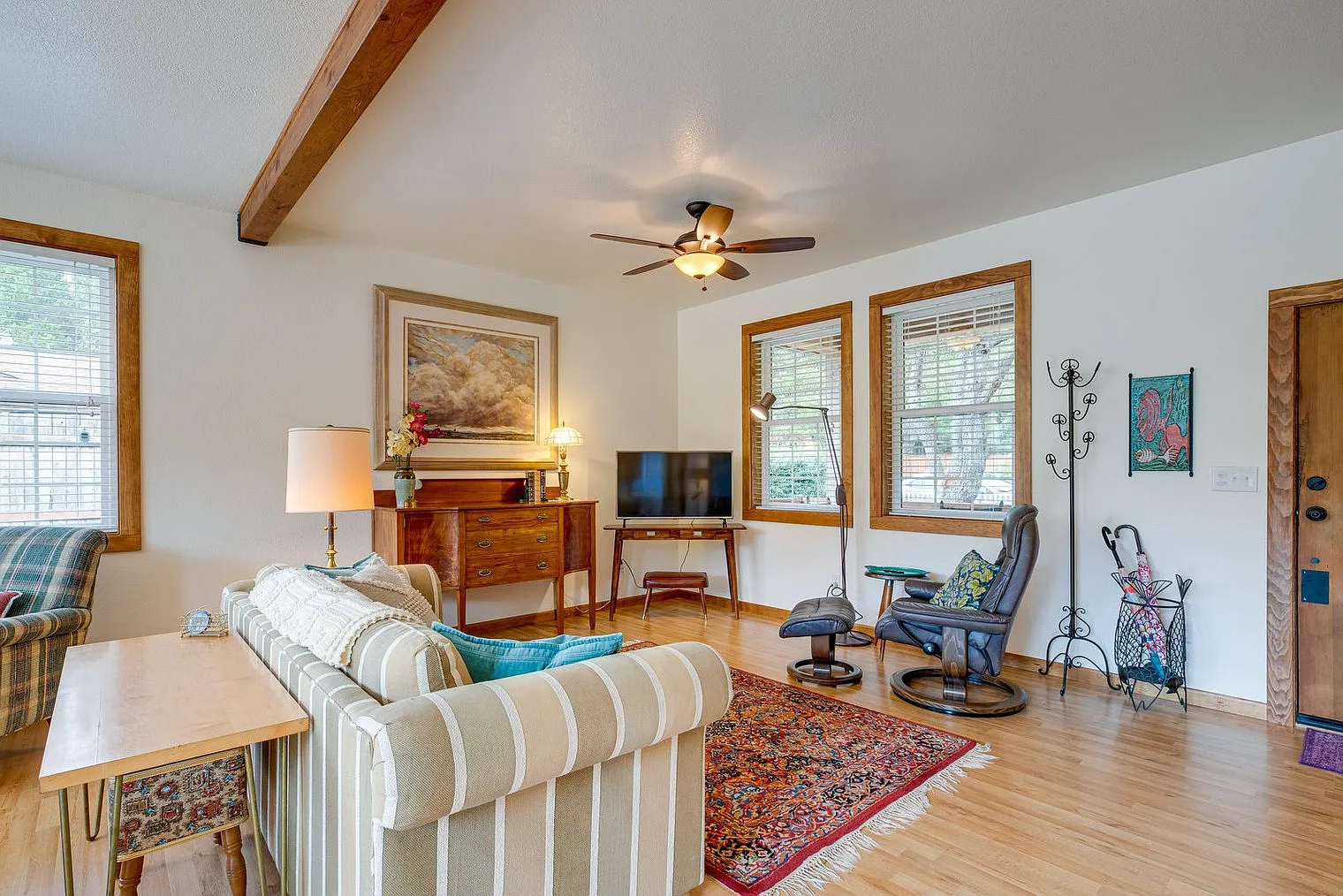 2 bed, 1.0 bath, 1194 sqft, $2,967 — Photo 1