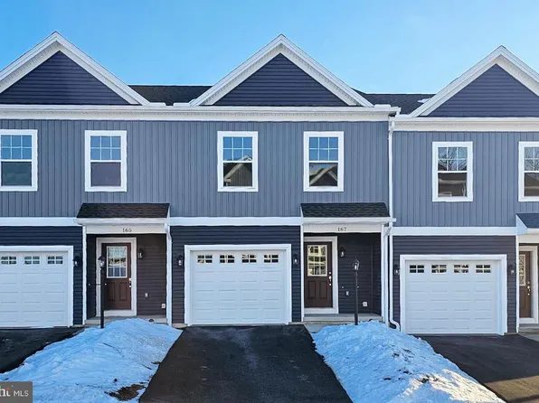 167 Highpoint Park Dr, Pleasant Gap, PA 16823