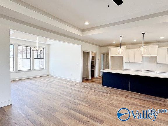 5th image of 1045 Maplehurst St