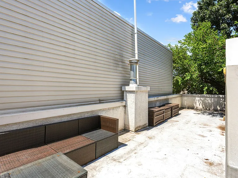 2318 E Thompson St — Photo 23
