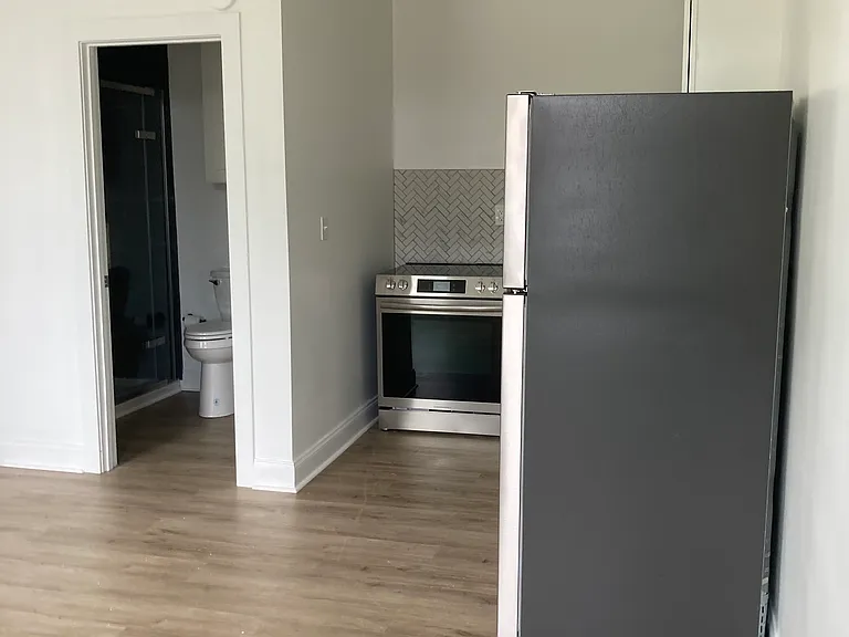 302 W Main St #3 — Photo 4