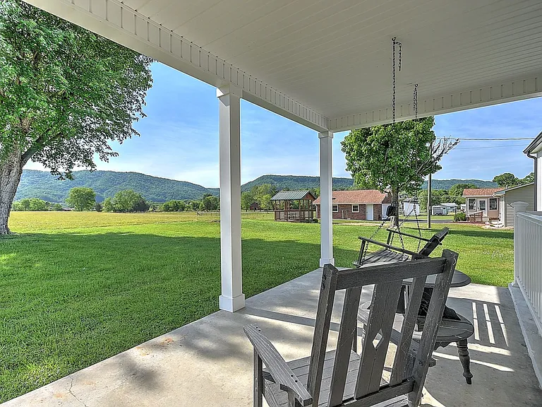 403 Silver Lake Rd — Photo 45