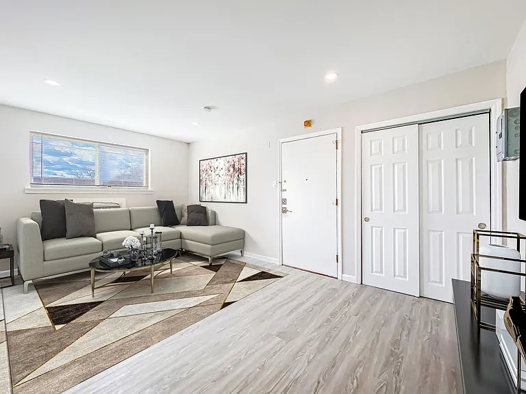 Michner Pointe Apartments — Photo 9