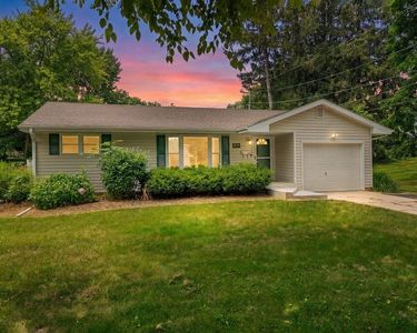 1546 Meadowbrook Ln, Freeport, IL, 61032