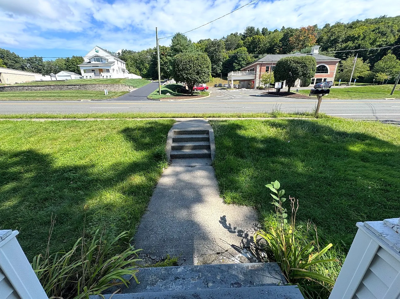 3 bed, 1.5 bath, 1150 sqft, $2,400 — Photo 3
