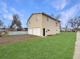 201 20th St NW, Minot, ND 58703