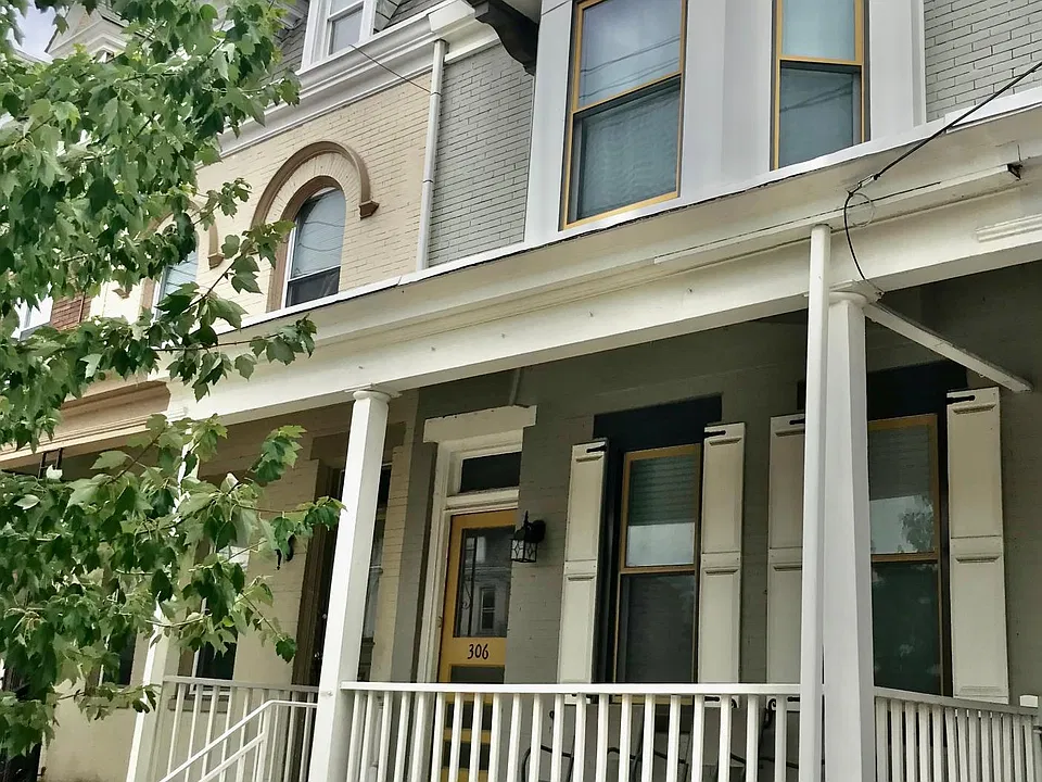 306 E New St