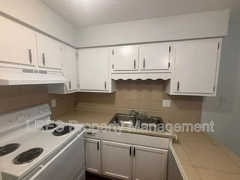 1031 Columbia Ave #G — Photo 8