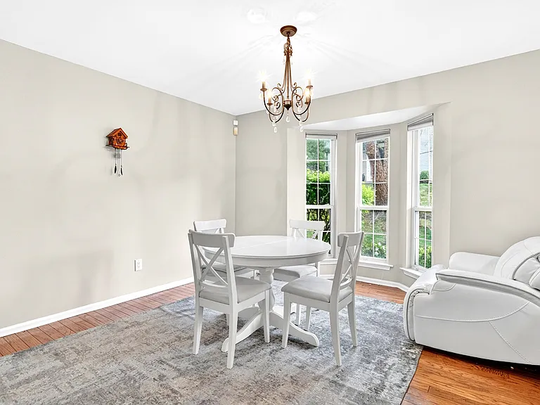 554 Adirondack Ct — Photo 6