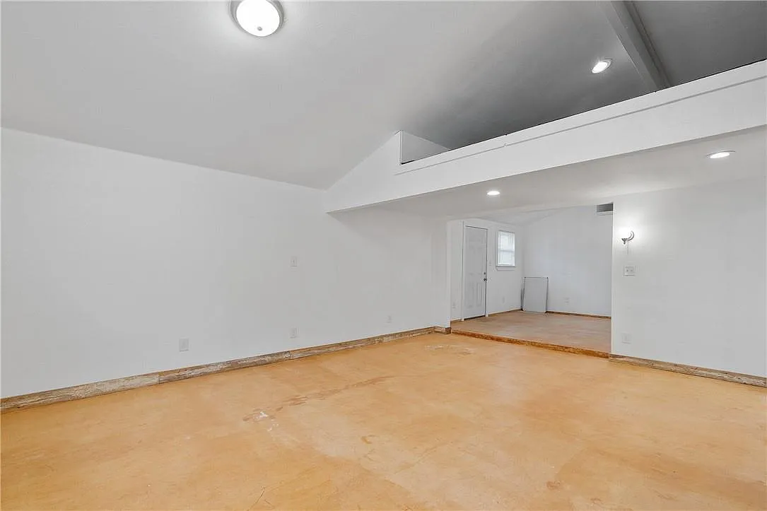 1 bed, 1.0 bath, 686 sqft, $1,050 — Photo 4