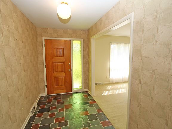 4th image of 3837 Gloucester Dr