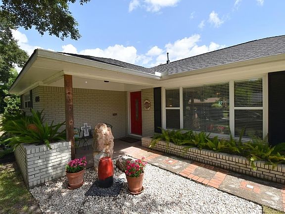 3rd image of 4823 Stillbrooke Dr