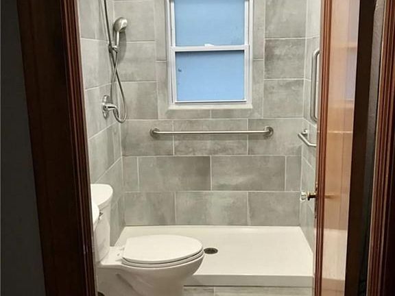 2nd image of 5008 Archmere Ave