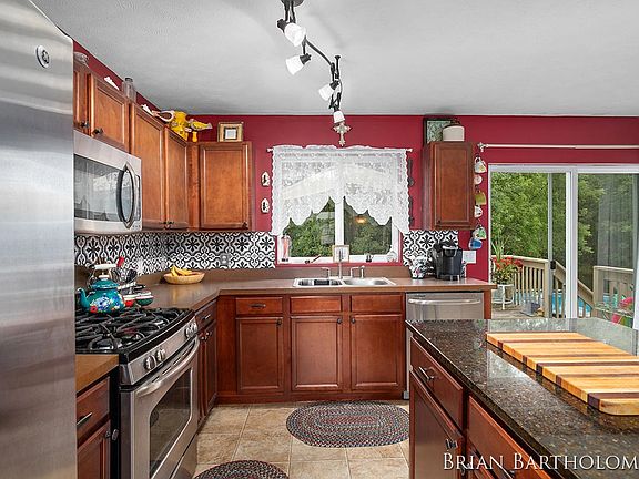 4th image of 708 W Harmony Dr