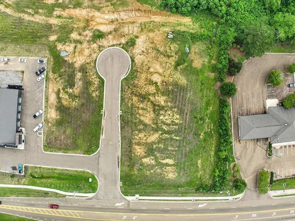 1 E Northside Dr #2, Clinton, MS 39056