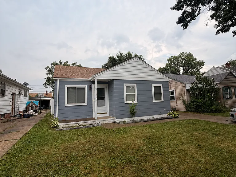 13610 Emery Ave — Photo 1