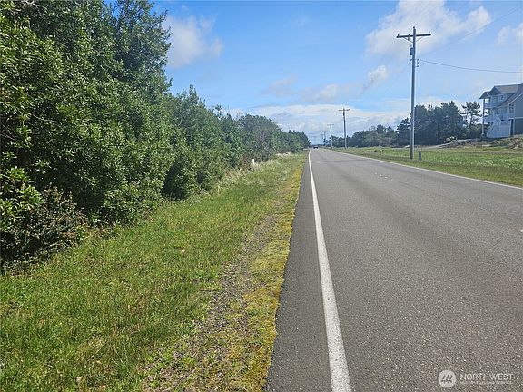 4th image of 144 Marine View Drive SW
