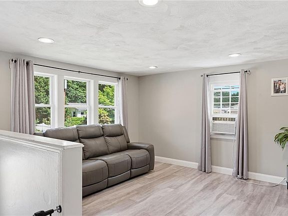 4th image of 120 Pepin St