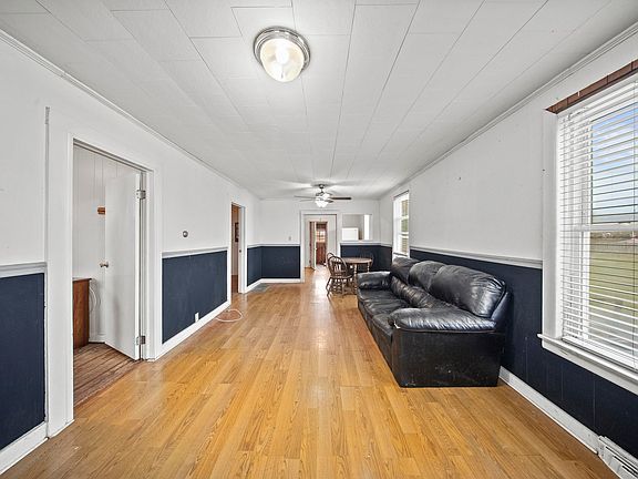 2nd image of 1816 Pike St
