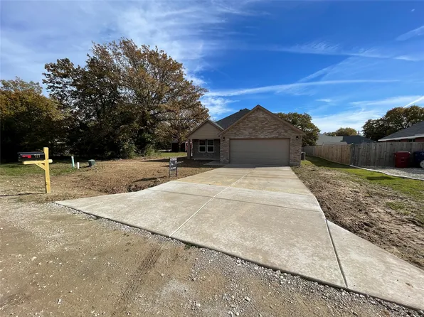 721 Hillburn Dr, West Tawakoni, TX 75474