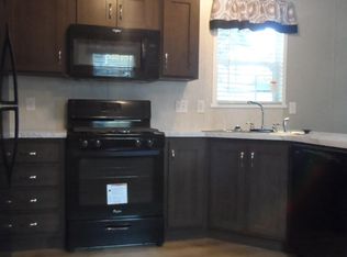 52 W Manor St, Oxford, MI 48371