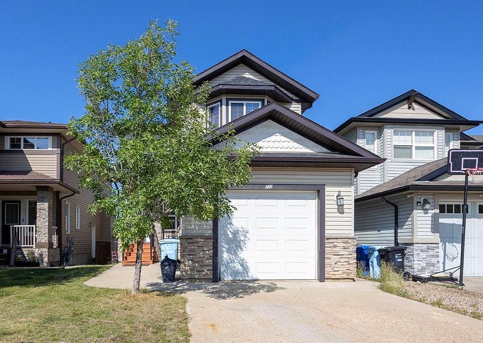 1st image of 322 W Grosbeak Way