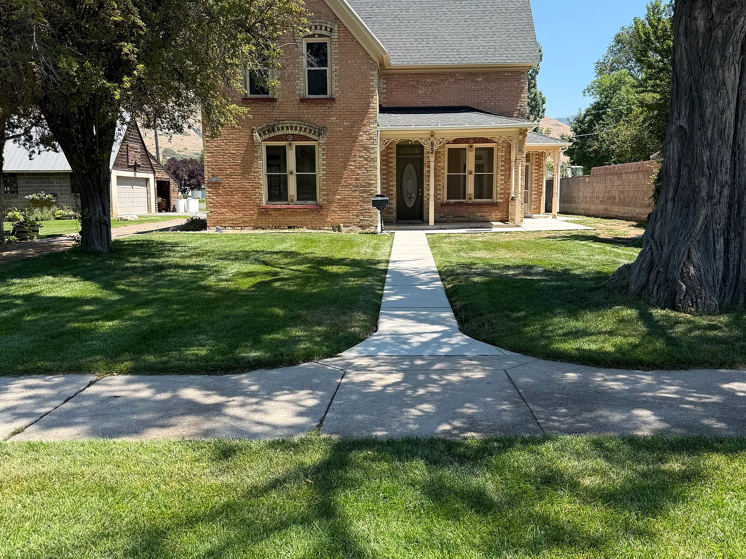4 bed, 2.5 bath, 2600 sqft, $2,350 — Photo 1