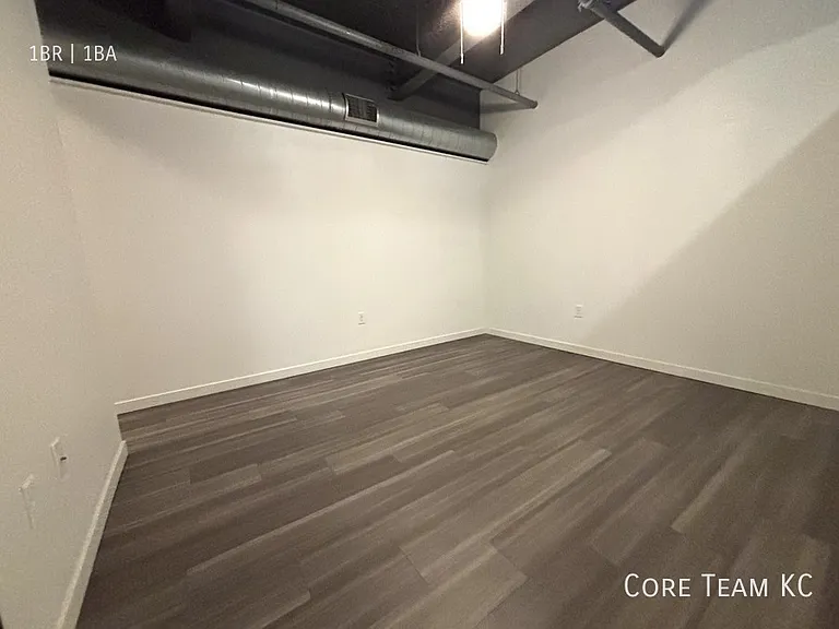 1180 E 30th St #307 — Photo 6