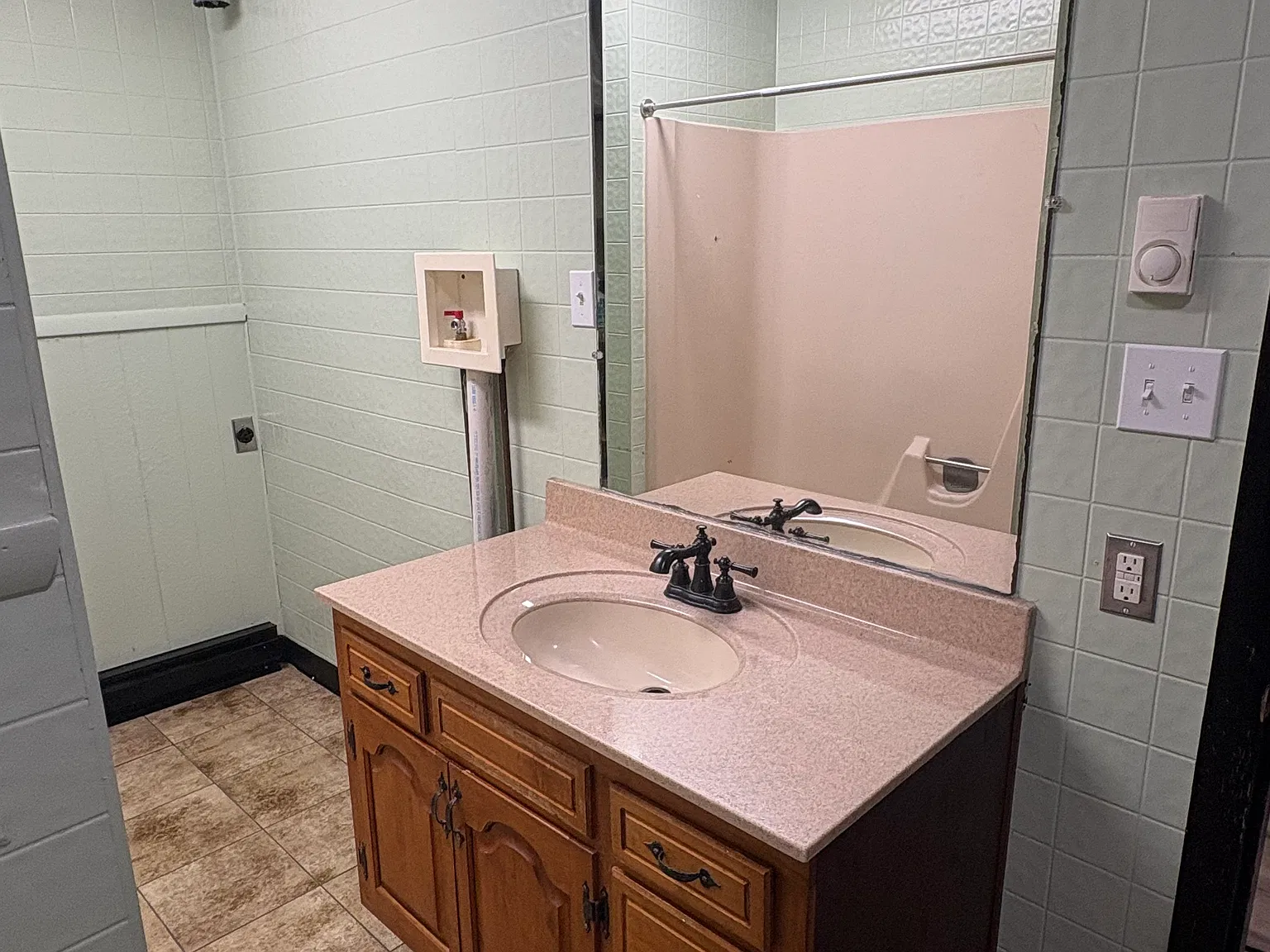 2 bed, 1000 sqft, $925 — Photo 4