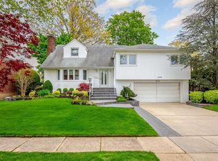 1516 Andrews Ln, East Meadow, NY 11554