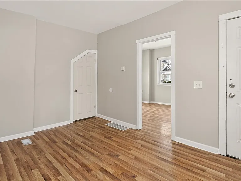 127 Conkey Ave — Photo 4
