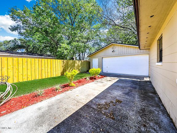 4th image of 3207 Cathedral Ln