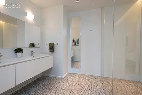 Rented by Sotheby's International Realty | media 22