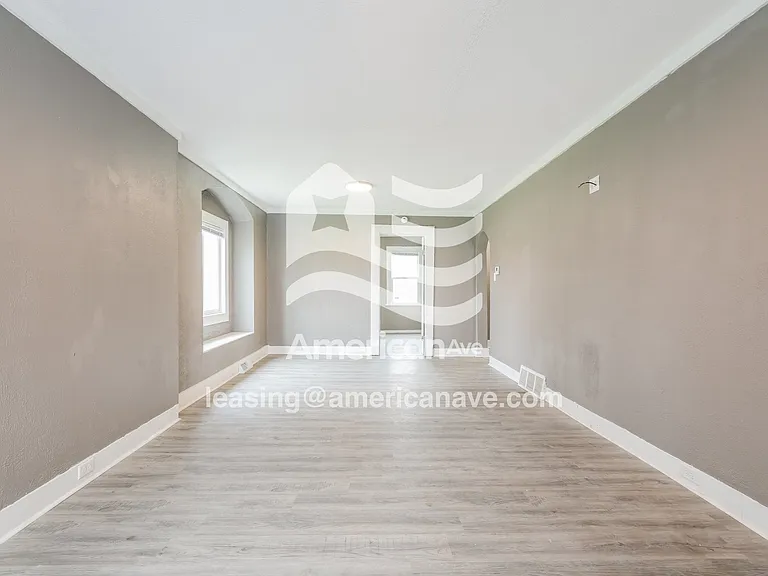1798605_004_living_room_13645894.jpg