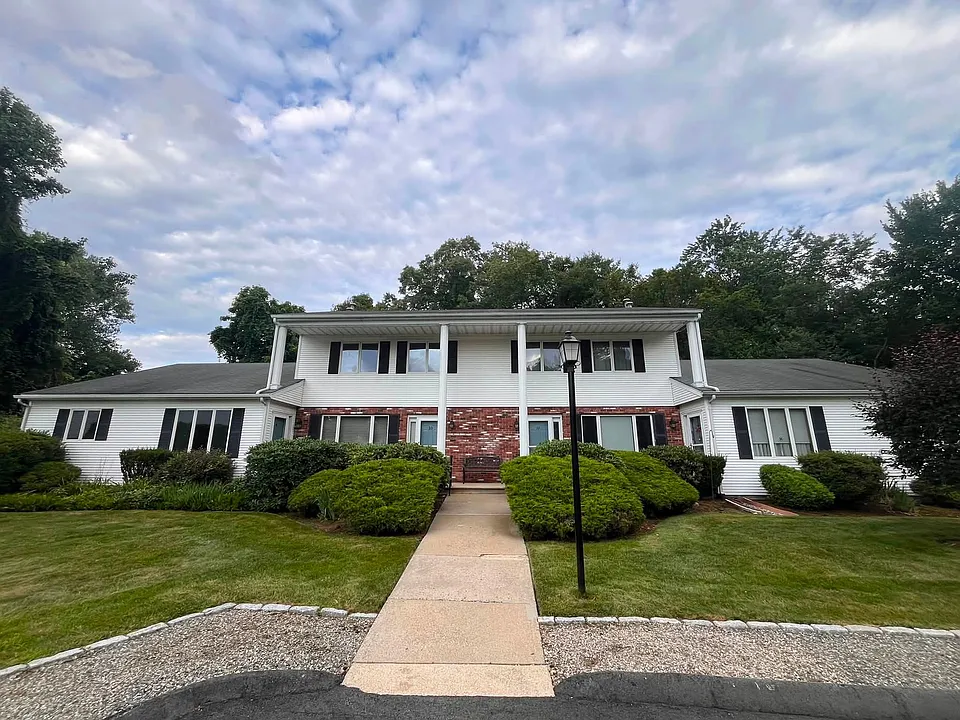 400 Commonwealth Ave #9
