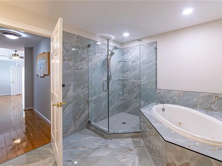 3275 Lenox Rd NE #214 — Photo 35